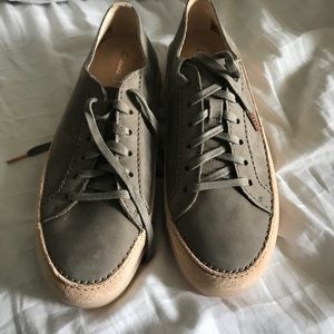 Clarks | Women’s Olive Sneakers Size 8
